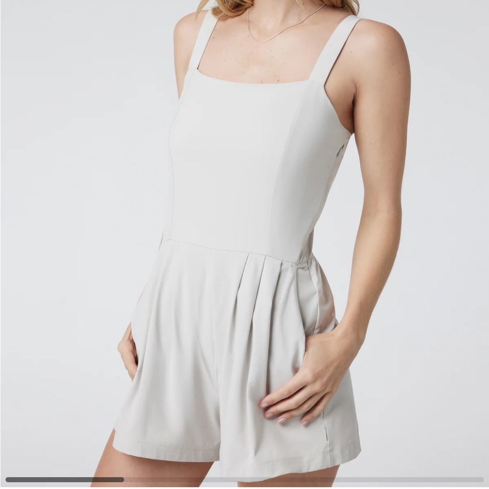 VILLA CAMI ROMPER - COLOR: SUEDE - VUORI